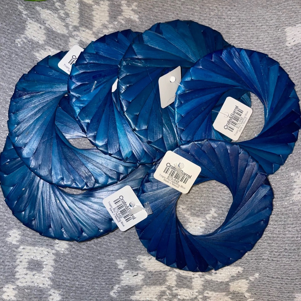 Crate & Barrel Napkin Rings Tropic Palm NpkRng Blue Set of 6 Handmade raffia NEW